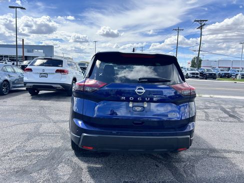 Used 2026 Nissan Rogue SV AWD/4WD image 4