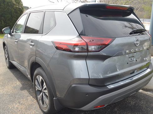 Used 2023 Nissan Rogue SV w/ SV Premium B Package image 3