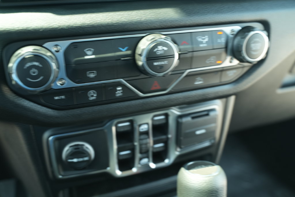 New 2026 Jeep Gladiator Sport AWD/4WD image 32