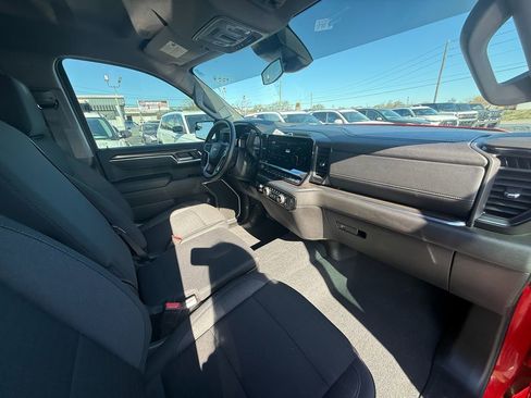 Used 2025 Chevrolet Silverado 1500 LT image 25