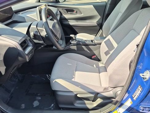 Certified 2025 Toyota Prius LE FWD image 9
