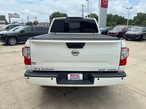 Used 2017 Nissan Titan SV AWD/4WD image 6
