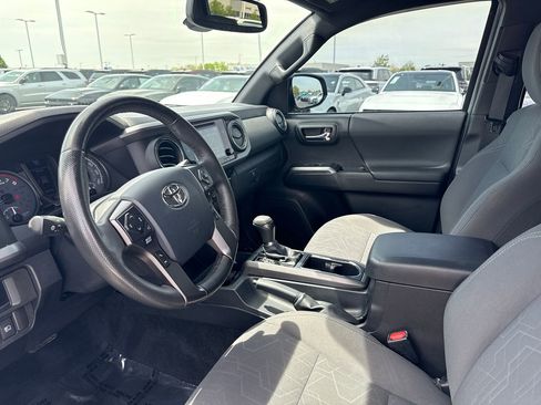 Used 2019 Toyota Tacoma TRD Off-Road AWD/4WD image 12