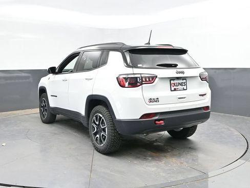Used 2025 Jeep Compass Trailhawk AWD/4WD image 10