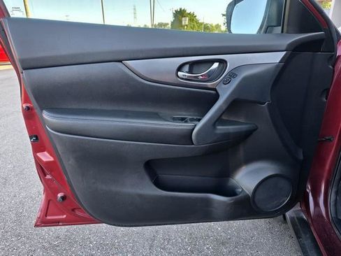 Used 2016 Nissan Rogue SV FWD image 10