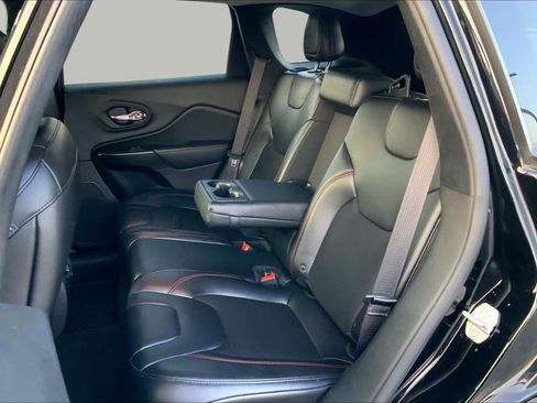 Used 2019 Jeep Cherokee Trailhawk AWD/4WD image 19