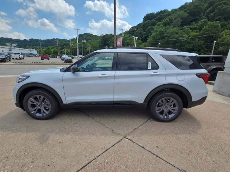 New 2026 Ford Explorer Active w/ Active Comfort Package AWD/4WD image 4