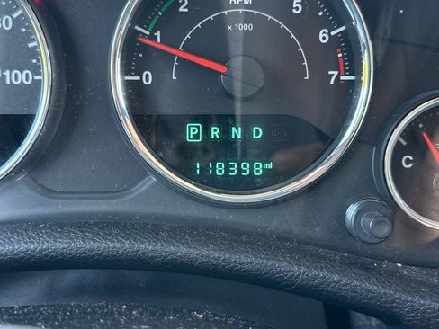 Used 2016 Jeep Wrangler Unlimited Sahara w/ Dual Top Group AWD/4WD image 8