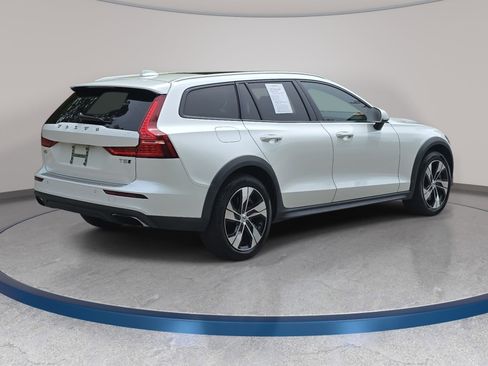 Used 2020 Volvo V60 T5 Cross Country w/ Protection Package Premier image 5