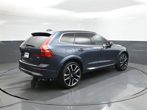 Used 2023 Volvo XC60 B5 Ultimate w/ Protection Package Premier image 11