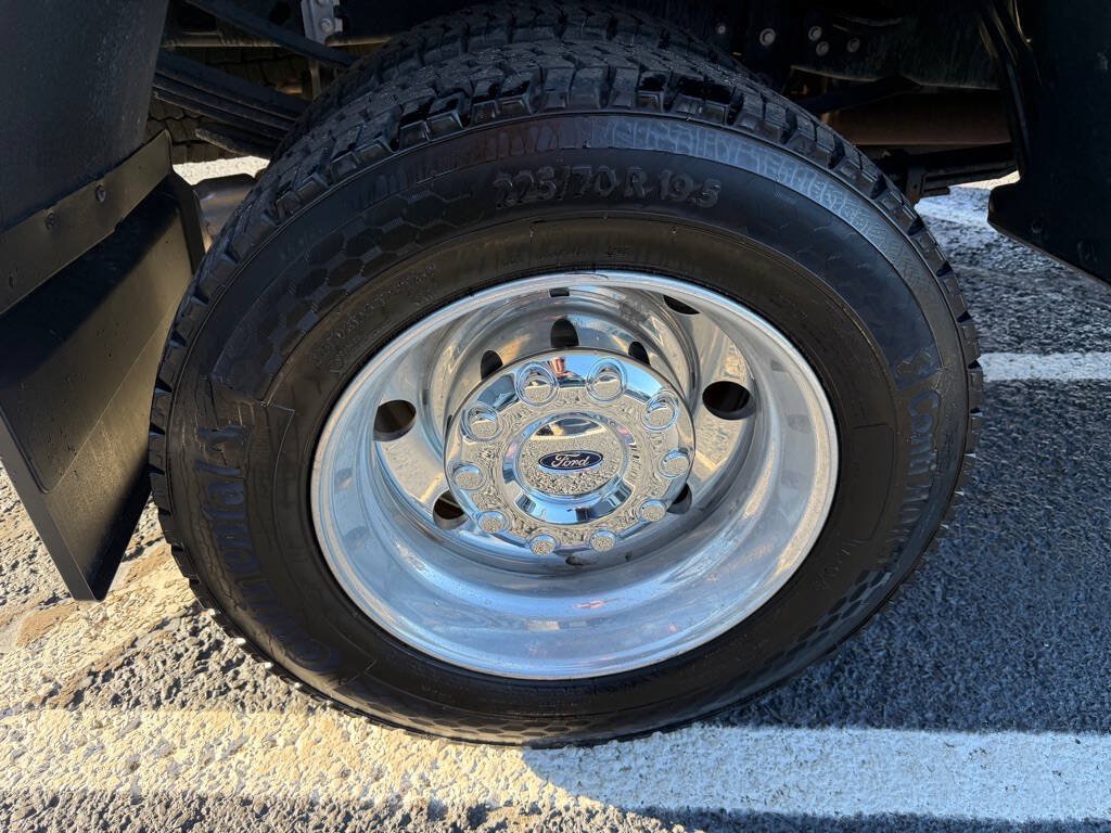 Used 2025 Ford F450 Platinum w/ FX4 Off-Road Package AWD/4WD image 50