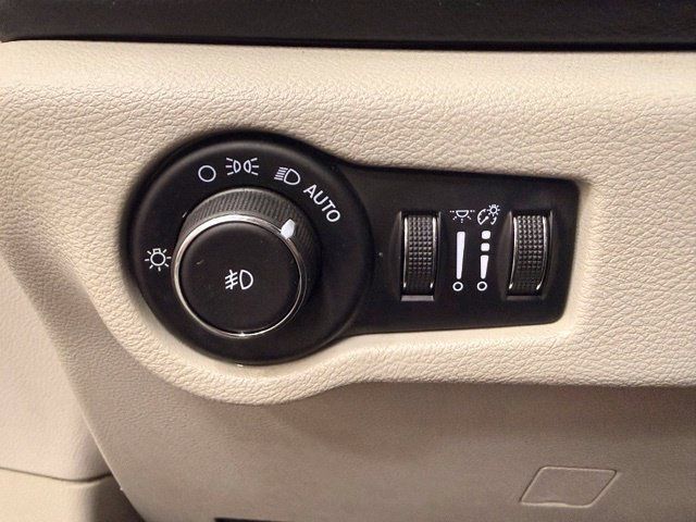 Used 2017 Chrysler Pacifica Touring-L Plus w/ Tire & Wheel Group FWD image 17