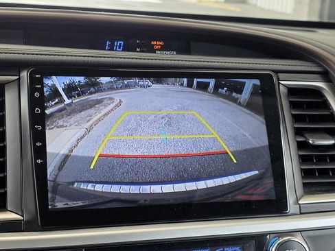 Used 2019 Toyota Highlander Limited image 18