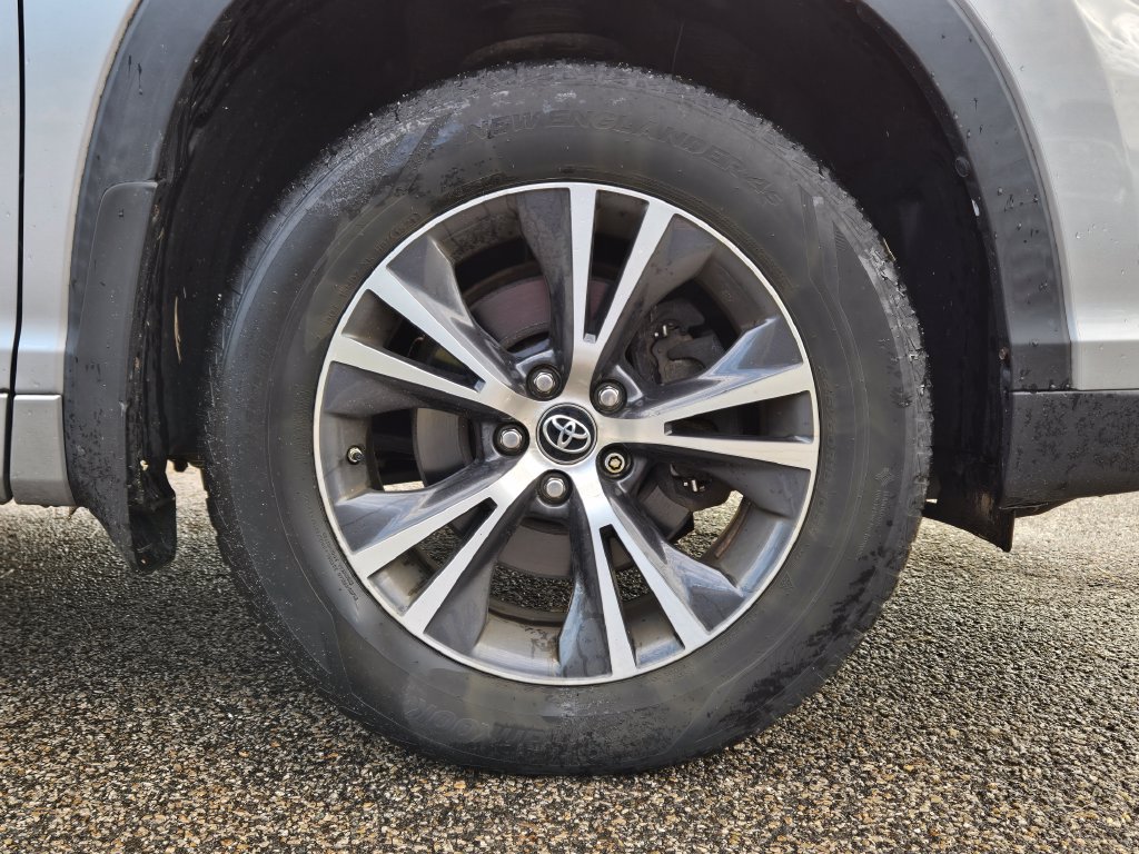 Used 2016 Toyota Highlander XLE AWD/4WD image 10