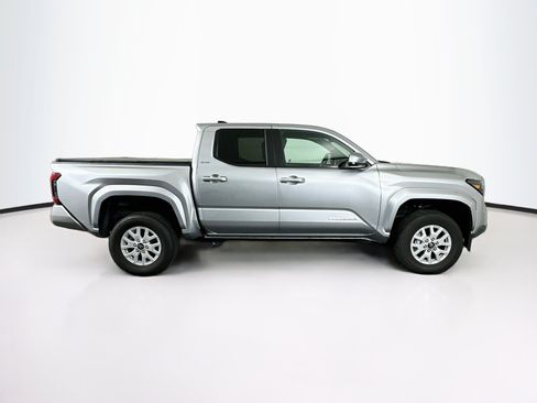 Used 2025 Toyota Tacoma SR5 RWD image 10