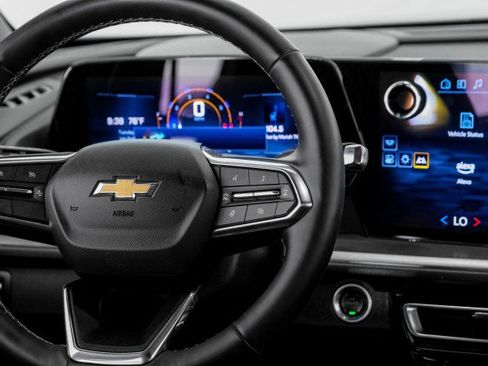 Used 2025 Chevrolet Traverse LT w/ LPO, Floor Liner Package FWD image 16