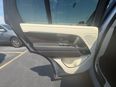 Used 2024 Land Rover Range Rover SE image 15