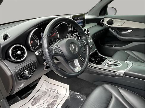Used 2019 Mercedes-Benz GLC 300 image 10