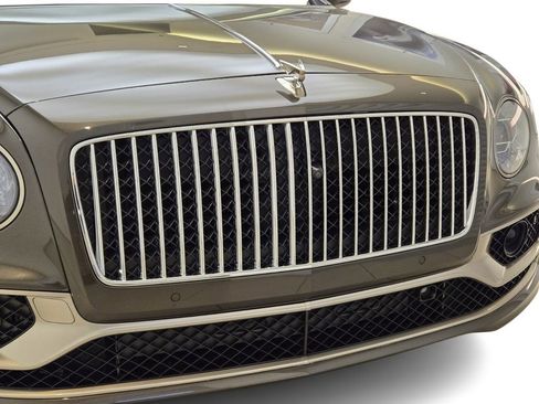 Used 2023 Bentley Flying Spur Plug-In Hybrid AWD/4WD image 9