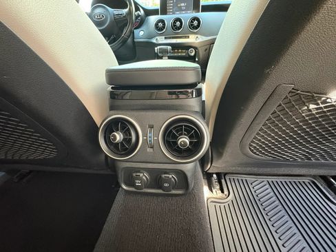 Used 2019 Kia Stinger RWD image 18