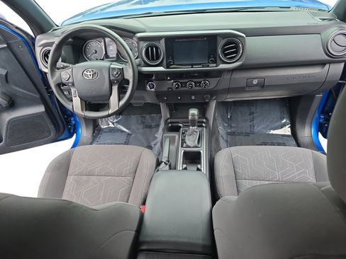 Used 2017 Toyota Tacoma TRD Off-Road w/ Tow Package image 9