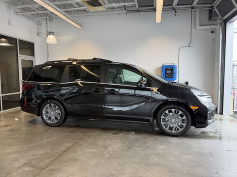 New 2026 Honda Odyssey Touring image 1