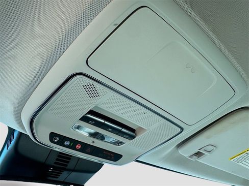 Used 2024 GMC Acadia Denali image 19