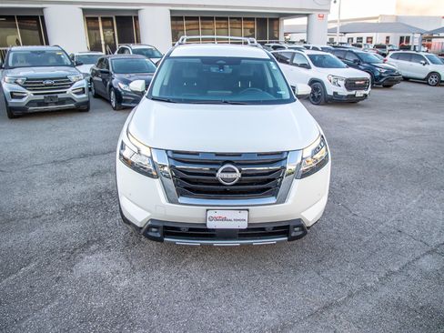 Used 2023 Nissan Pathfinder SL w/ Lighting Package (N92) image 14
