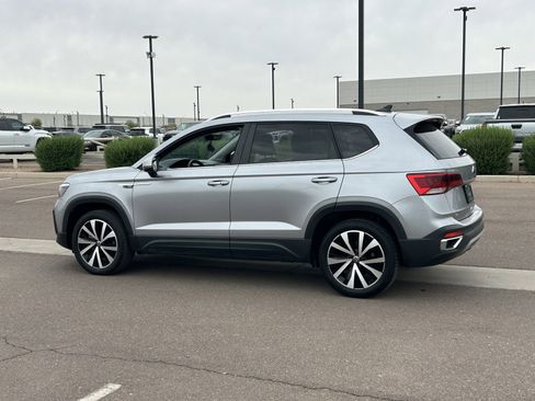 Used 2024 Volkswagen Taos SE image 3
