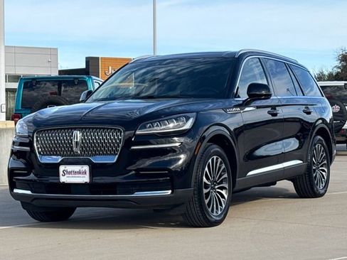Used 2023 Lincoln Aviator AWD w/ Premium Package image 3