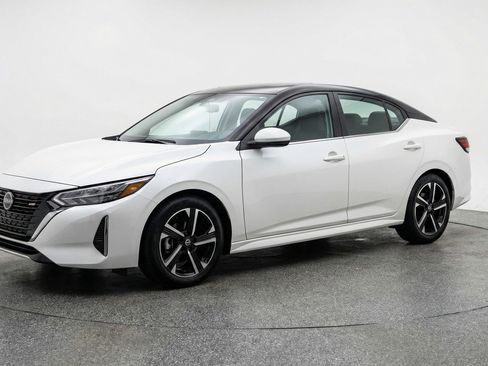 Used 2025 Nissan Sentra SV image 2