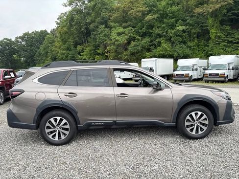 Used 2023 Subaru Outback Premium AWD/4WD image 6