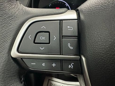 Used 2025 Toyota Sienna XLE image 19