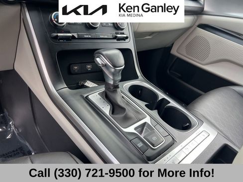 Used 2024 Kia Carnival LX FWD image 35