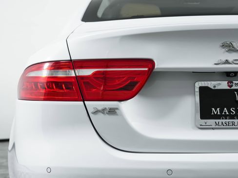 Used 2018 Jaguar XE Portfolio image 16