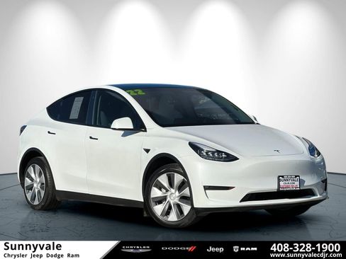 Used 2023 Tesla Model Y Long Range image 1