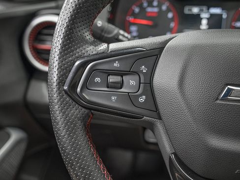 Used 2025 Chevrolet Trax RS w/ Driver Confidence Package FWD image 18