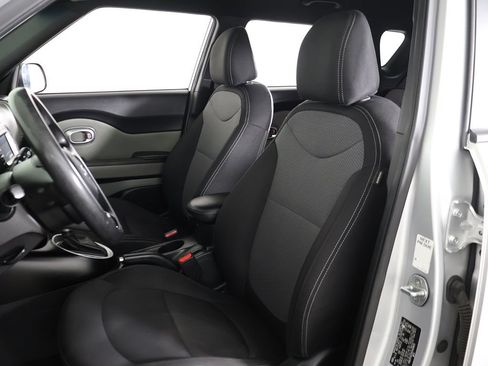 Used 2017 Kia Soul + FWD image 27