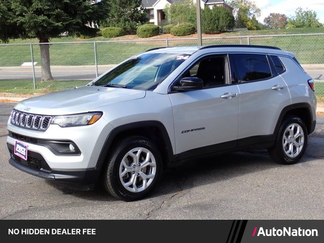 Used 2024 Jeep Compass Latitude AWD/4WD image 1