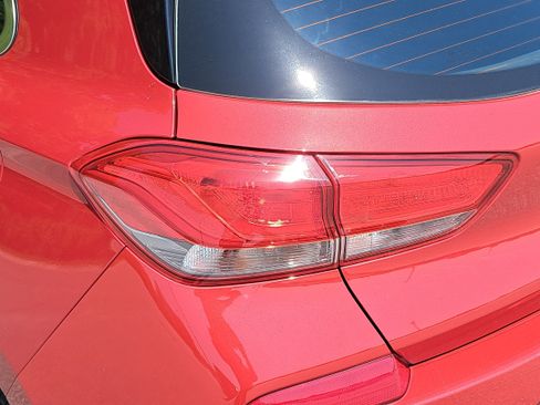 Used 2018 Hyundai Elantra GT FWD image 31