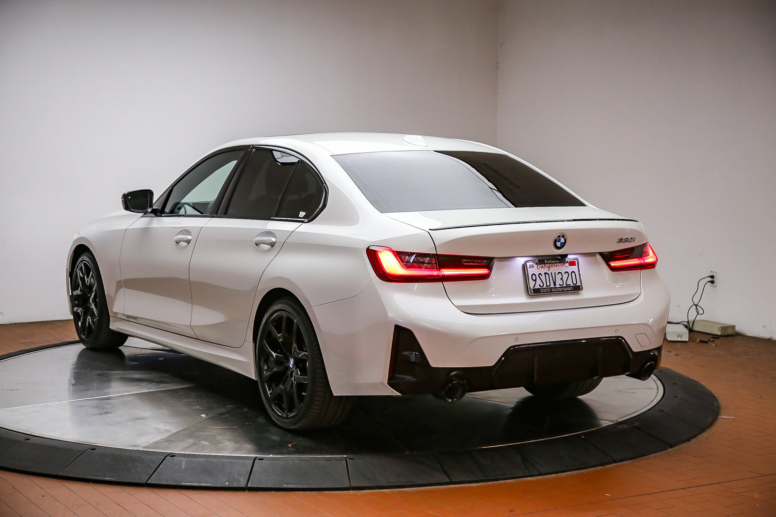 Certified 2025 BMW 330i Sedan w/ M Sport Package RWD image 5