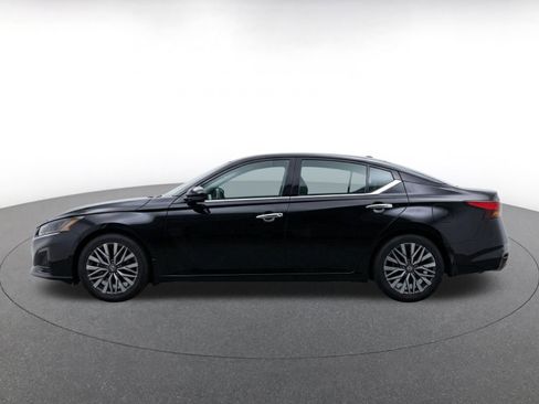 Used 2025 Nissan Altima 2.5 SV FWD image 4
