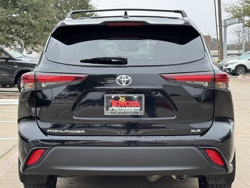 Used 2024 Toyota Highlander XLE image 5