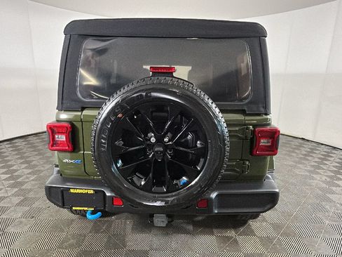 Used 2023 Jeep Wrangler Unlimited Sahara AWD/4WD image 4