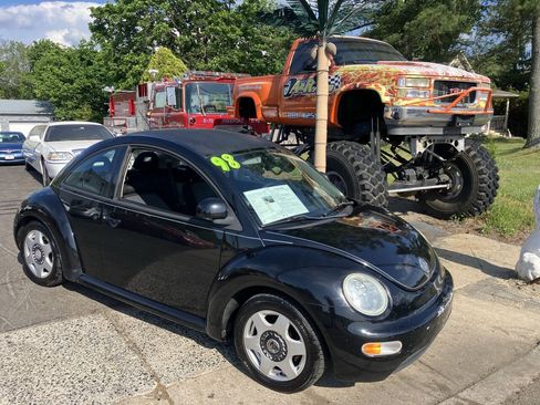 Used 1998 Volkswagen Beetle Coupe FWD image 2