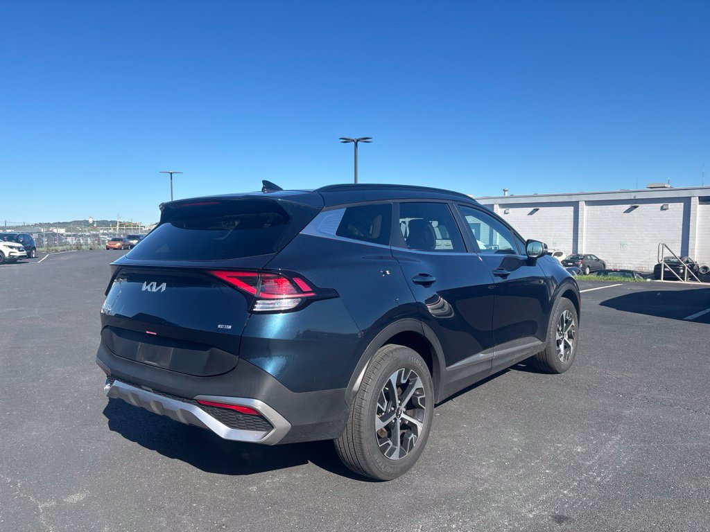 Used 2025 Kia Sportage EX AWD/4WD image 2
