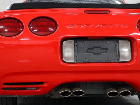 Used 2004 Chevrolet Corvette Coupe w/ Roof Package RWD image 23