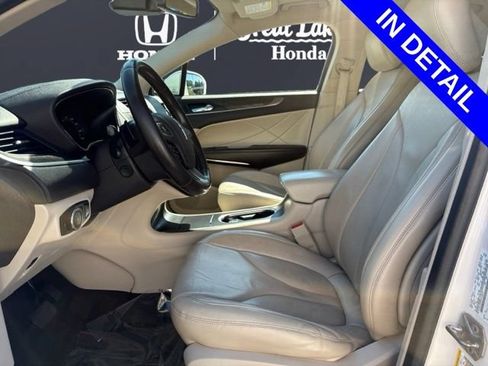 Used 2017 Lincoln MKC Reserve w/ Lincoln MKC Climate Package AWD/4WD image 9