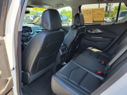Used 2024 GMC Terrain SLT AWD/4WD image 14