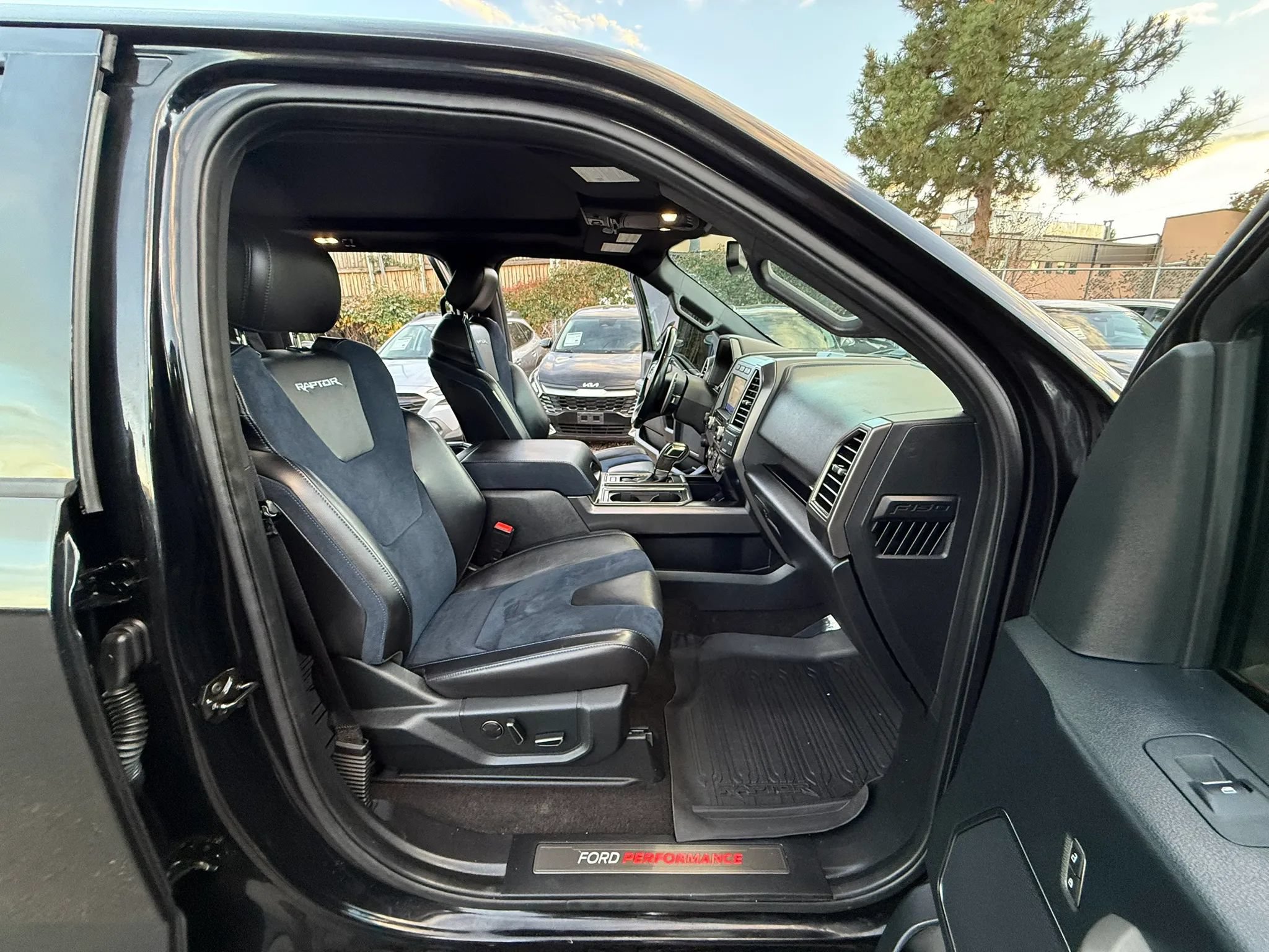 Used 2019 Ford F150 Raptor w/ Equipment Group 802A Luxury AWD/4WD image 21